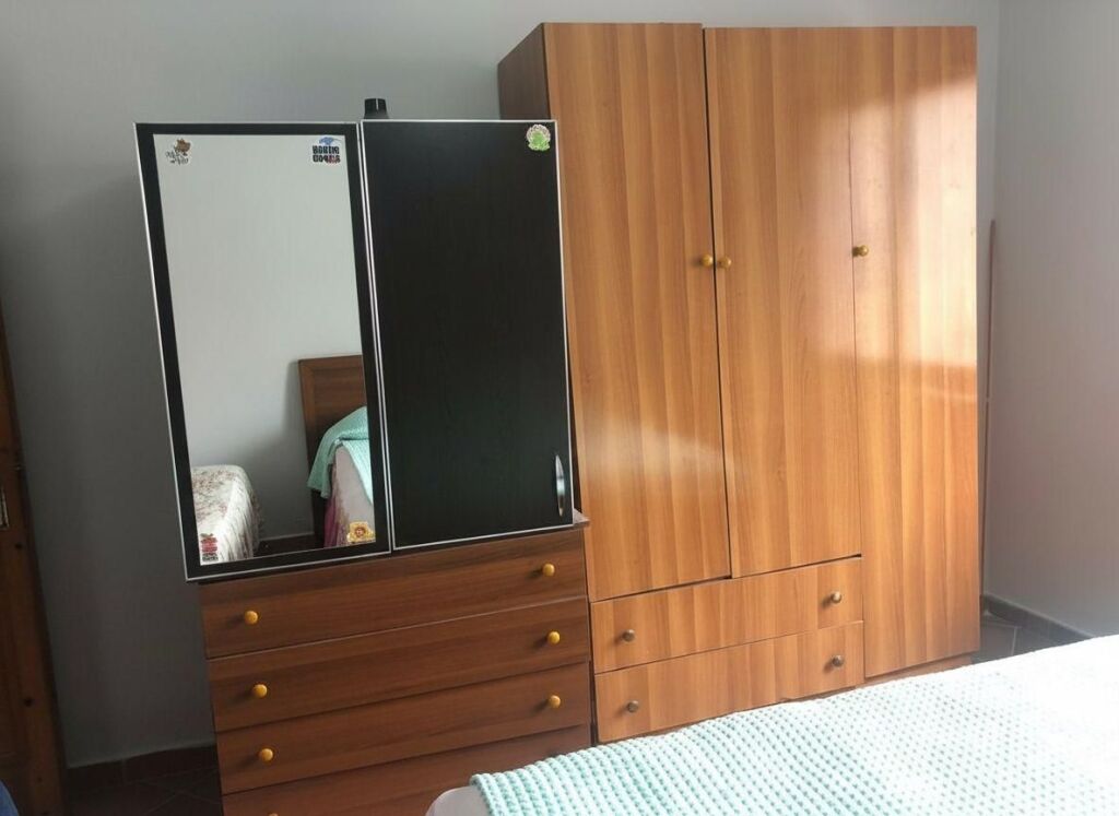 🏡 Jepet me qira apartament 1+1 📍 Rr. Irfan Tomini 💰 45,000 lekë/muaj
