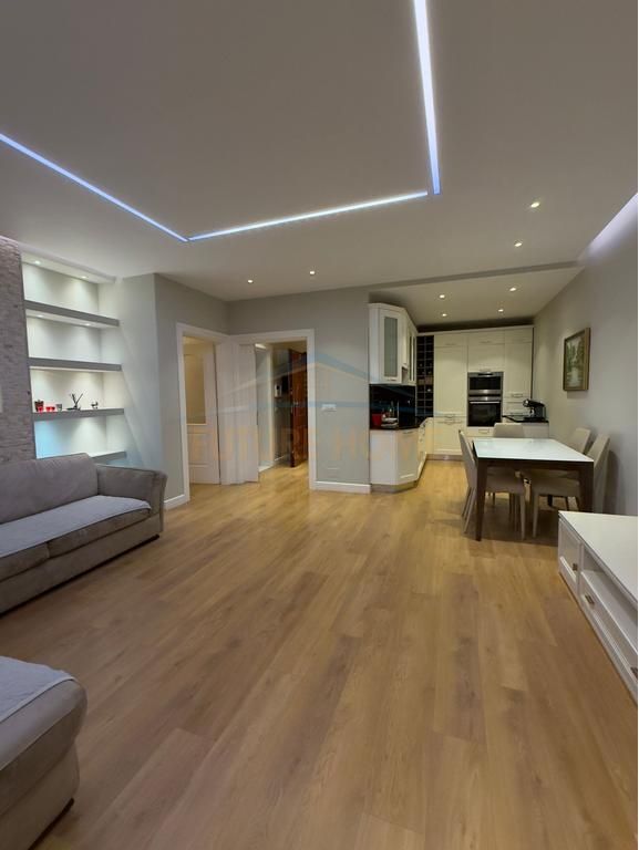 2+1+2 apartment for sale in Tirana center