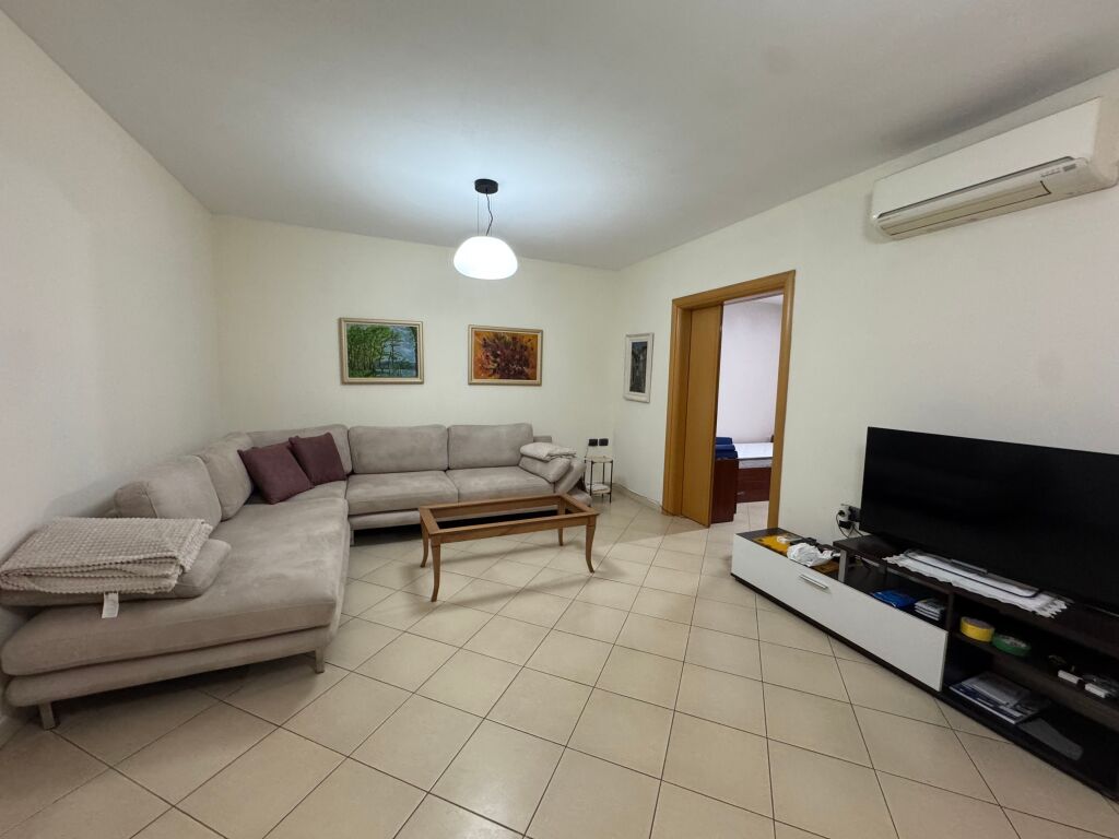 Apartament 2+1 me qira tek Rruga e Durresit!