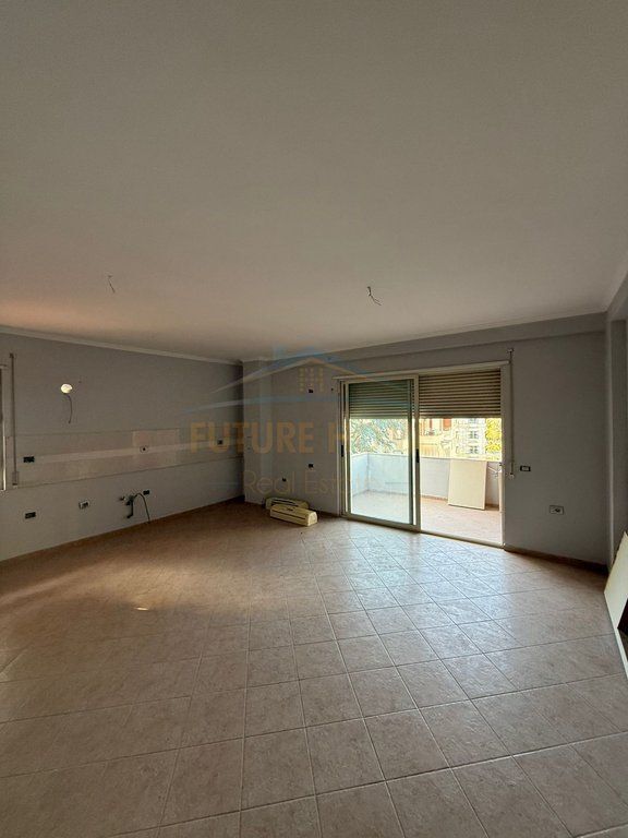 In vendita, Appartamento 2+1+2, Lago Secco, Tirana.
