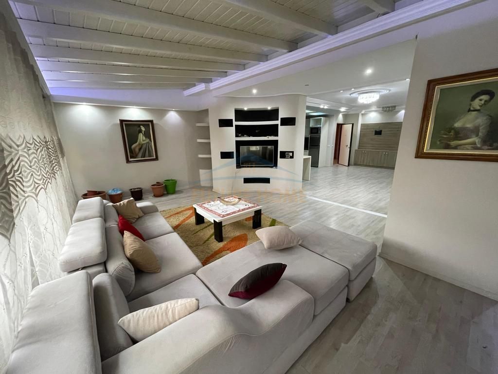 VENDO, APPARTAMENTO 2+1+2+VERANDA, PALAZZO FRECCIA