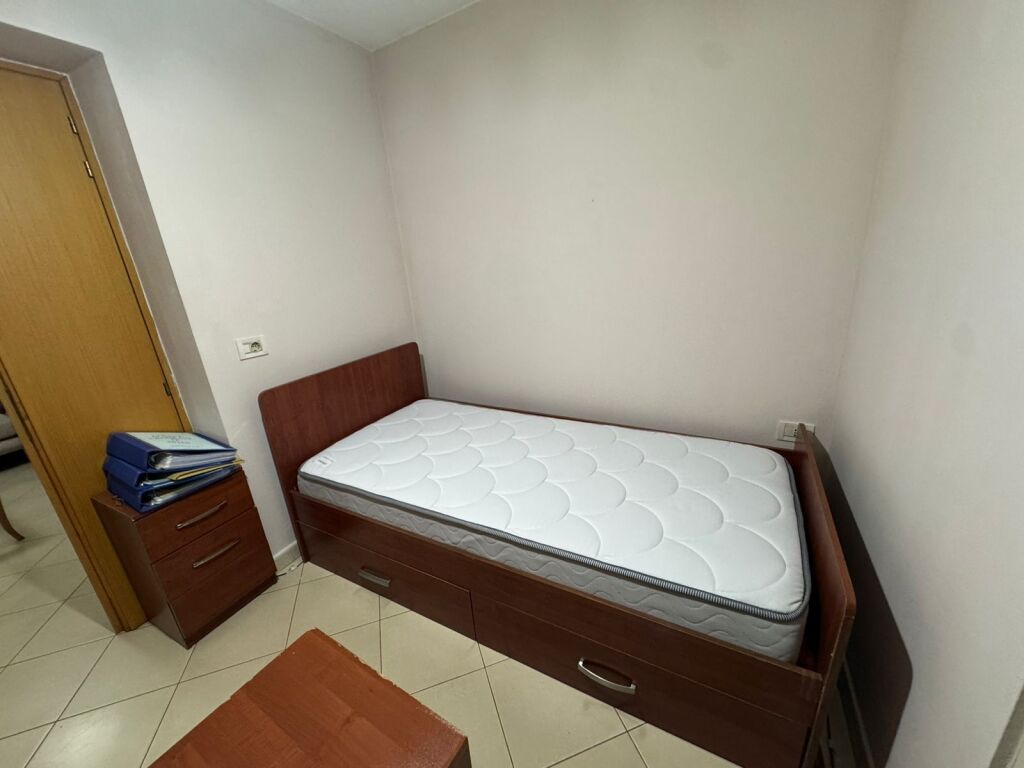 Apartament 2+1, Rruga e Durresit!