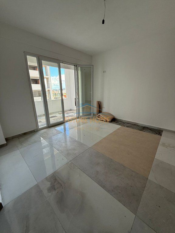 Shitet, Apartament 2+1+2, Casa Italia, Tirane.