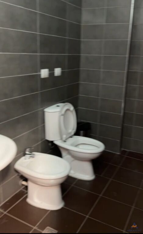 LOCALE COMMERCIALE IN AFFITTO 86M2 "PIAZZA WILLSON" 1400 EURO