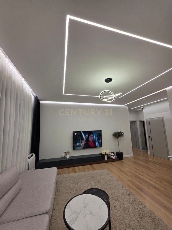 VILLA UNICA SU 3 PIANI IN VENDITA A 4 RRUGET, SHIJAK DURRES