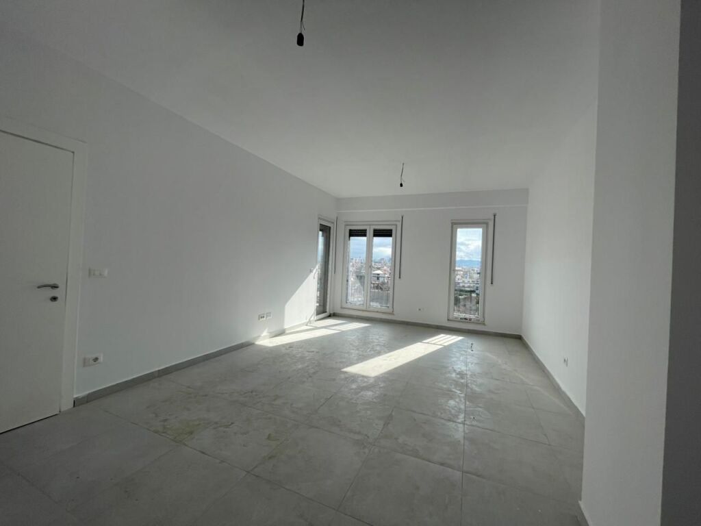 Apartment 1+1 for sale in Kamez.