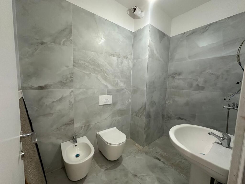 🏢 Shitet Apartament 2+1 – Univers City