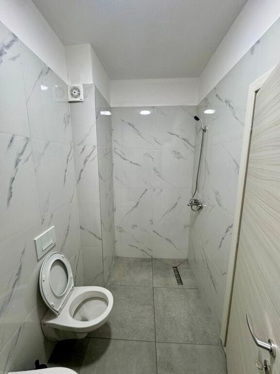 📣 QERA SUPER Apartament 1+1 📍 Kompleksi E88, Prane Karburant Kupola, Laprake 🛣️ Rruga "Dritan Hoxha" ✨