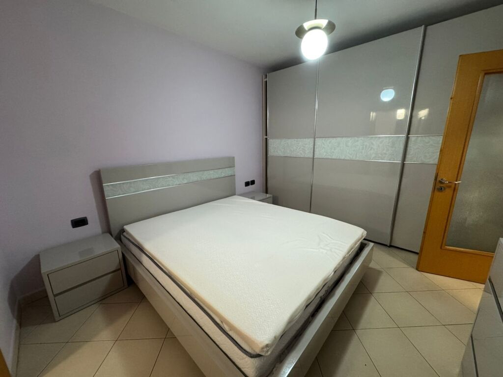 Apartament 2+1, Rruga e Durresit!