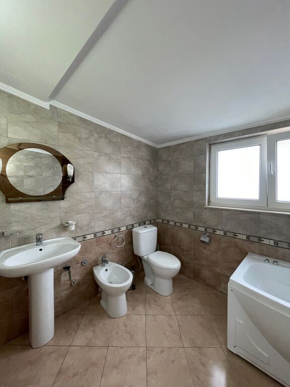 Penthouse for rent with a view of the Tirana lake at the dry lake