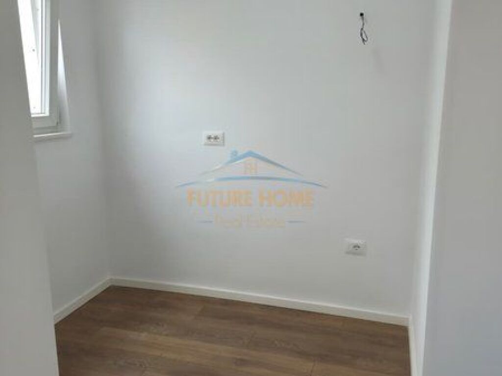 For sale, Apartment 1+1, New electric market, Tirana.