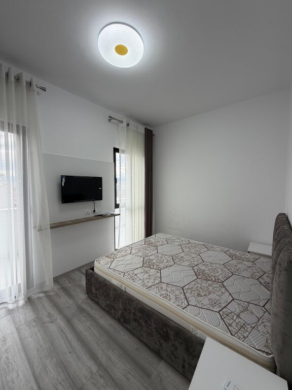 Qera: Apartament 3+1+2 i mobiluar Cmimi 650 euro Ish Dogana
