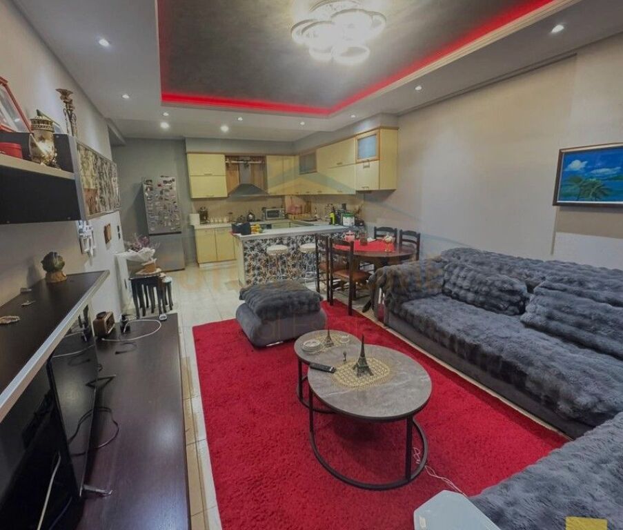 Shitet, Apartament 2+1, Unaza e Re