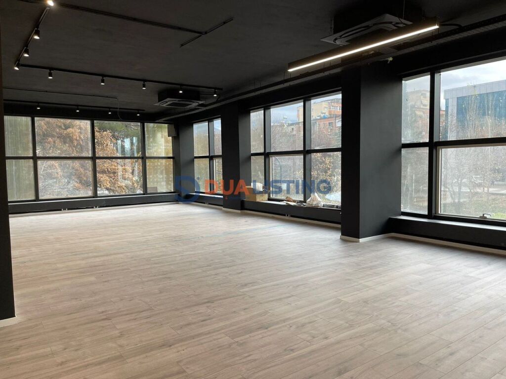 Locale Commerciale in Vendita – Posizione Premium 📍 Viale Giovanna d’Arco (vicino al Ministero degli Esteri)
