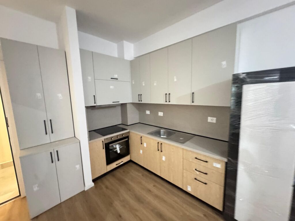 📣 AFFITTO Appartamento 1+1 📍 Ali Demi, Complesso Kadiu 💶 Prezzo 40.000 Leke/Mese ✨