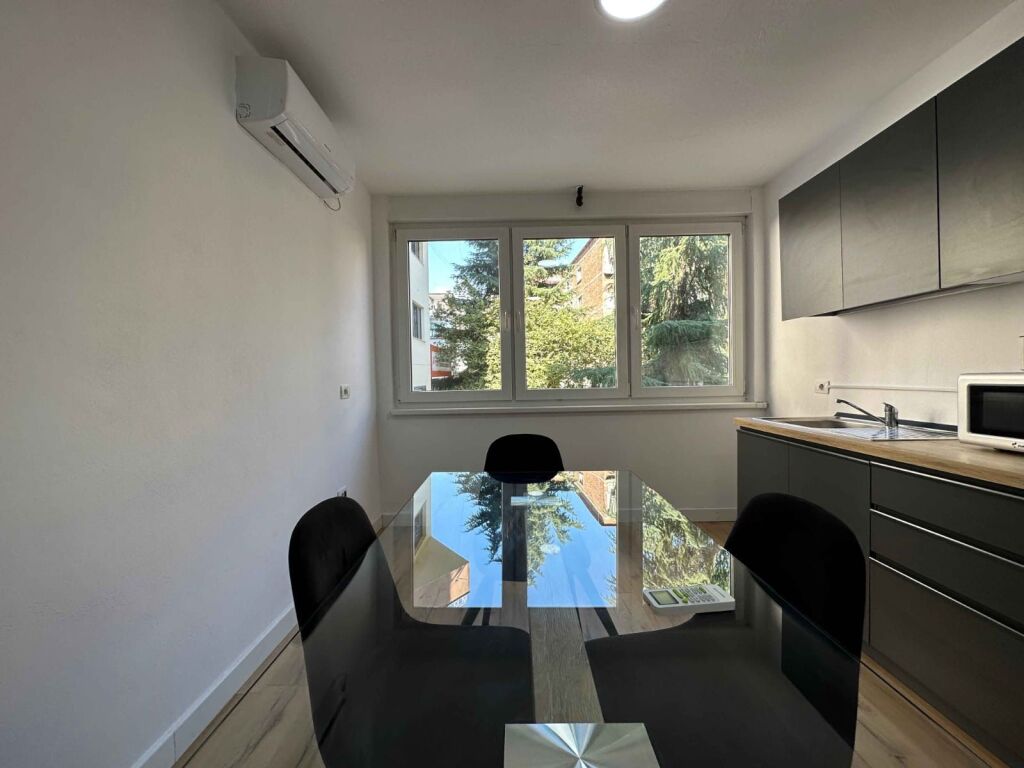 Appartamento 2+1+ cucina in vendita vicino a Mozaiku a Tirana