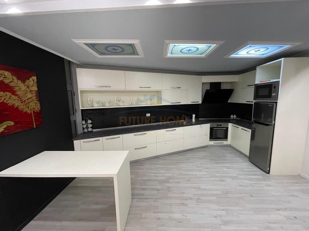 VENDO, APPARTAMENTO 2+1+2+VERANDA, PALAZZO FRECCIA