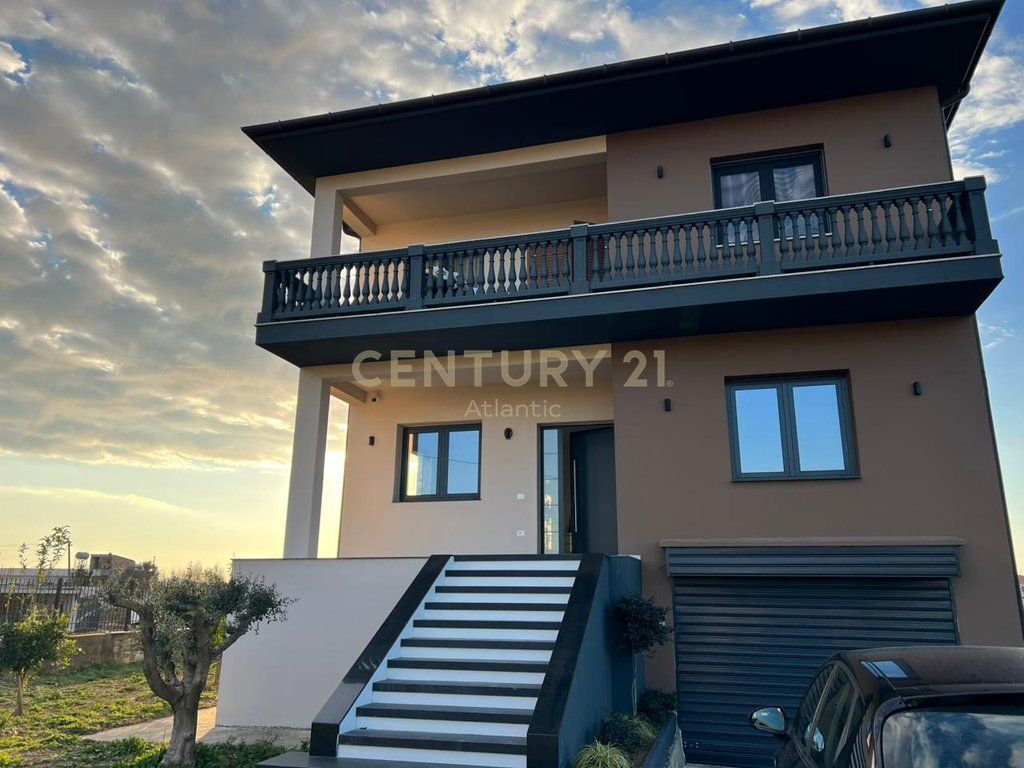 VILLA UNICA SU 3 PIANI IN VENDITA A 4 RRUGET, SHIJAK DURRES