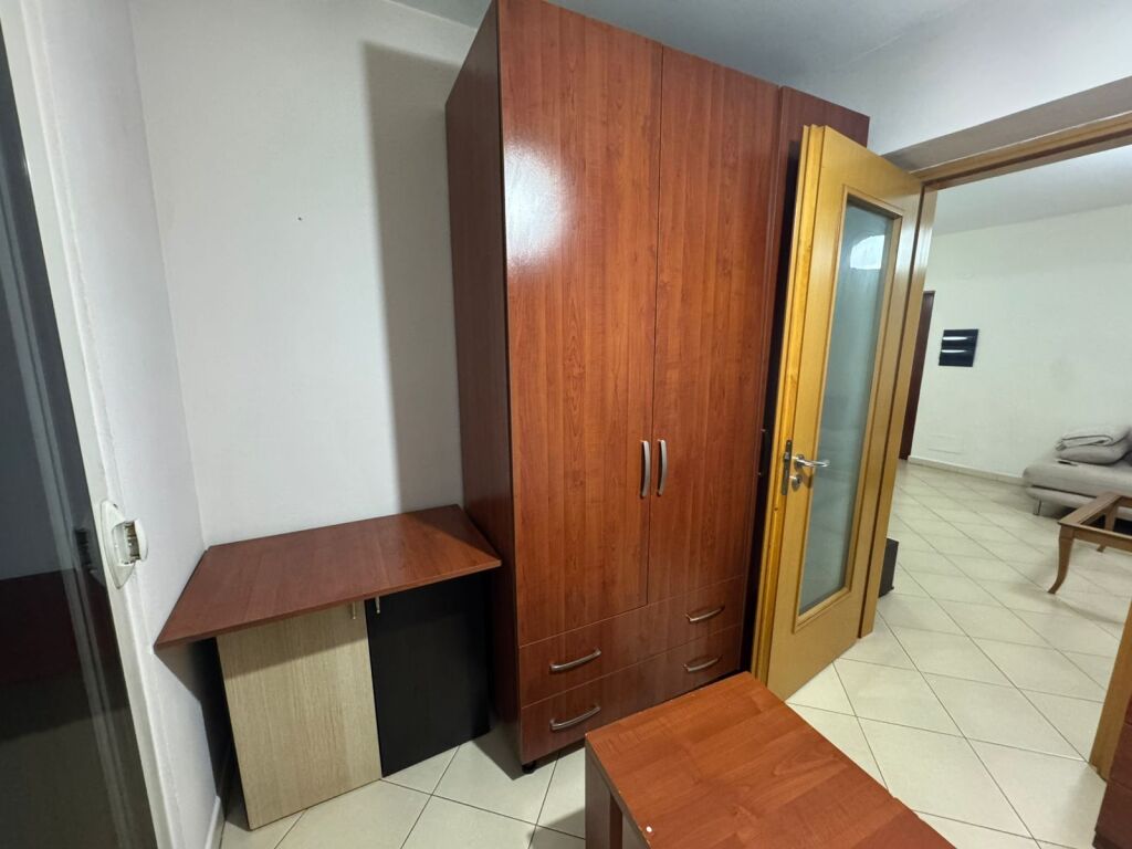 Apartament 2+1, Rruga e Durresit!