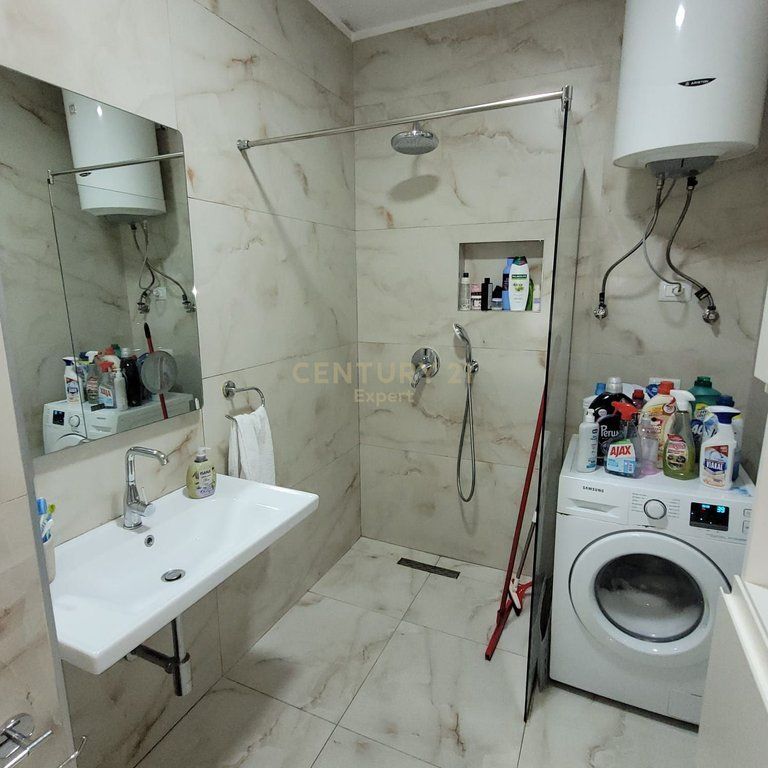 JEPET ME QIRA APARTAMENT 2+1 TEK FUSHA E AVIACIONIT