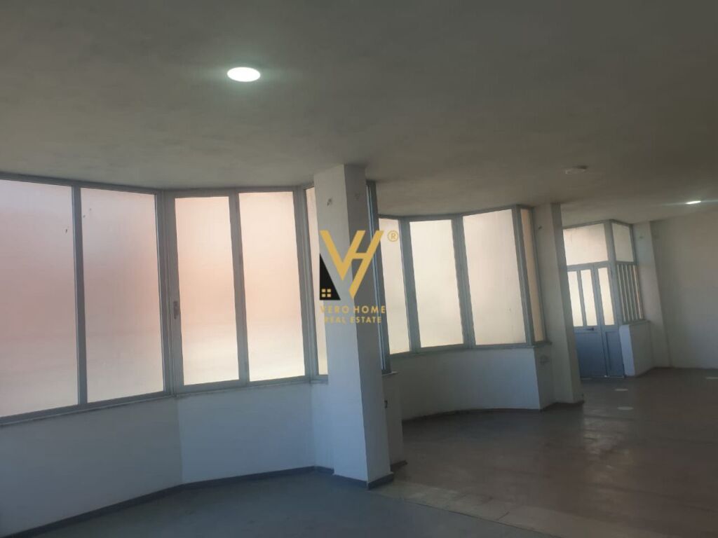 JEPET ZYRE 170 M2 ME QERA NE ASTIR 60.000 LEKE