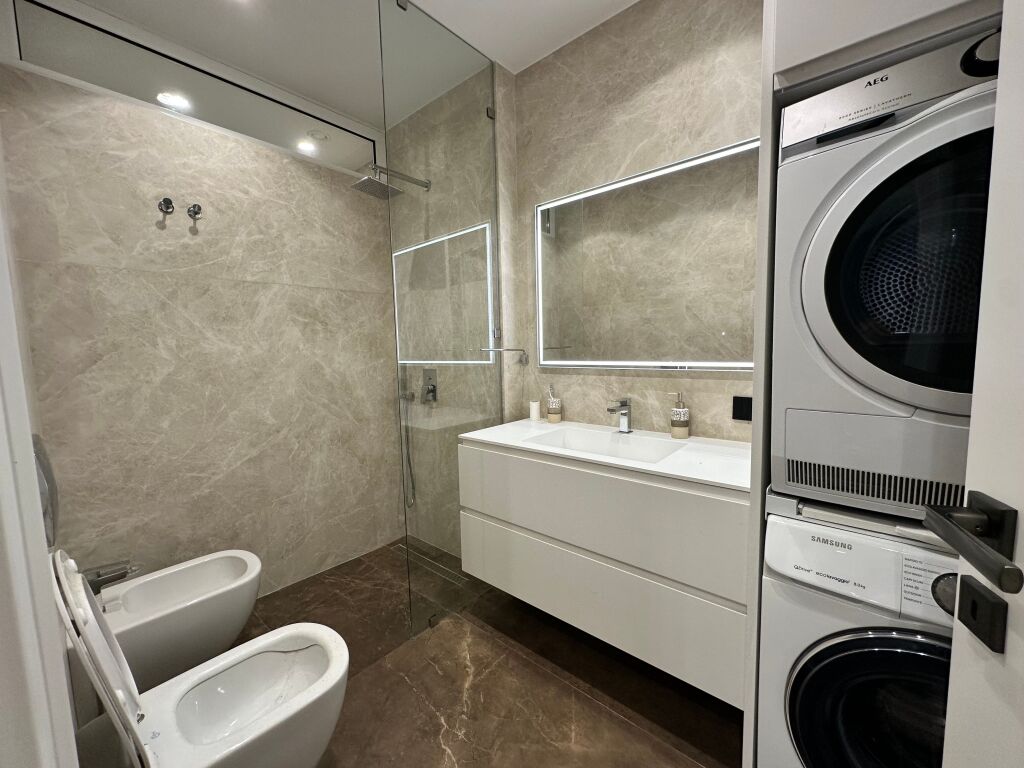 Appartamento con vista mare completa in affitto a lungo termine a Vlora