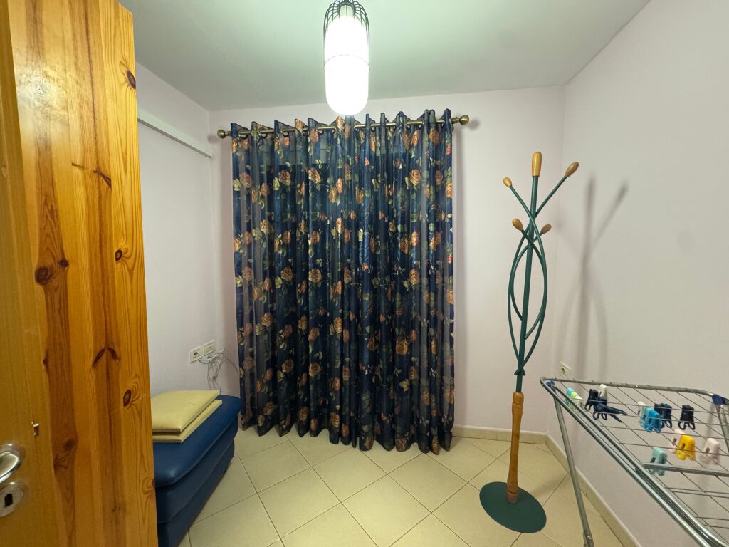 Apartament 2+1 me qira tek Rruga e Durresit!