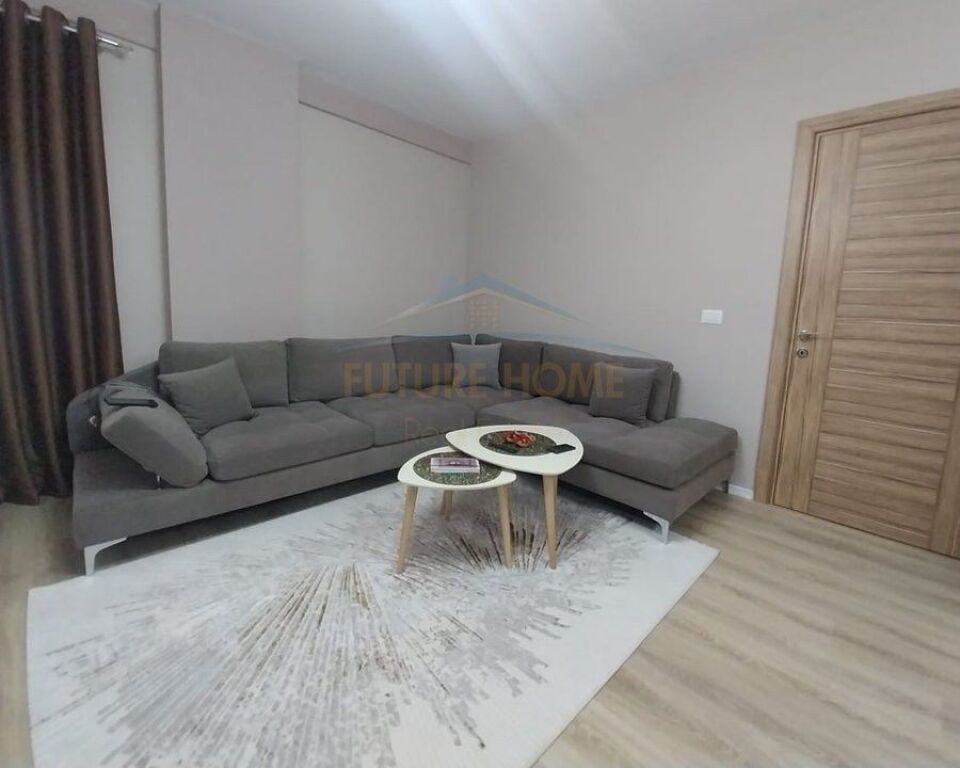 Affitto, Appartamento 2+1+2+Posto Auto, Via 5-Maji, Tirana.