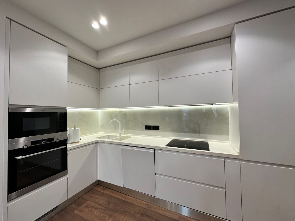 Appartamento con vista mare completa in affitto a lungo termine a Vlora