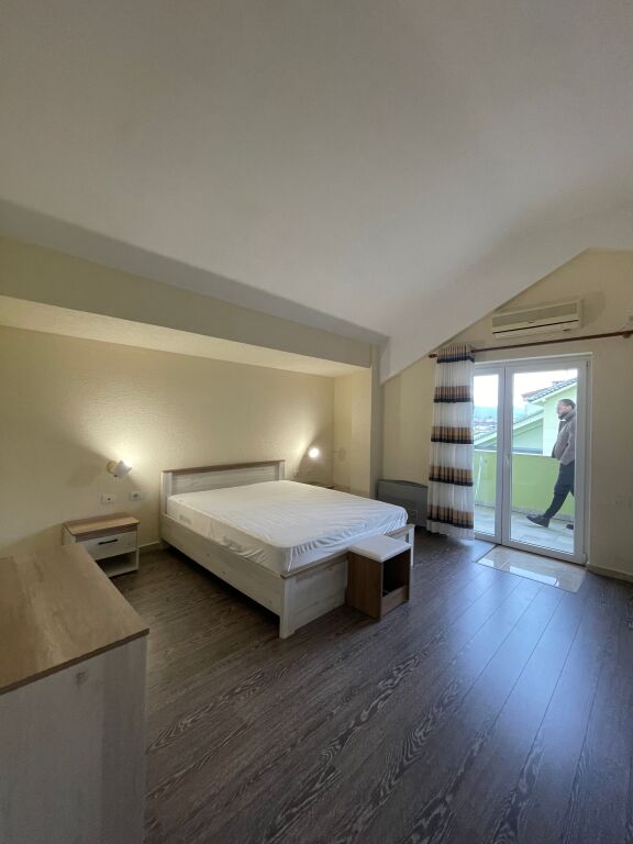 Penthouse for rent with a view of the Tirana lake at the dry lake