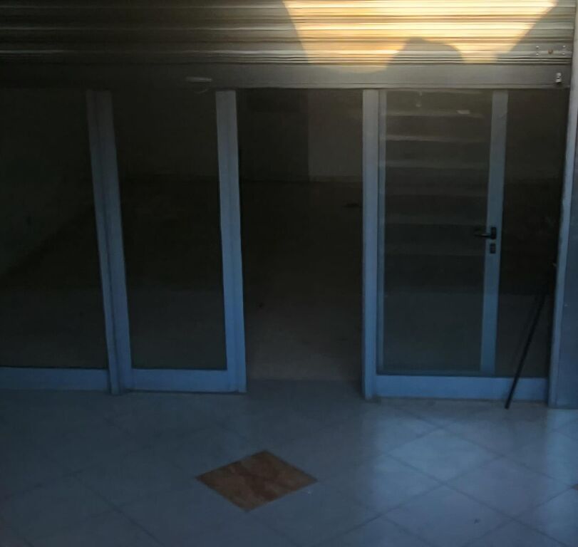 Shitet ambient komercial i pozicionuar vetëm 400 metra larg Terminalit të Autobusave të Jugut dhe Veriut  88000€