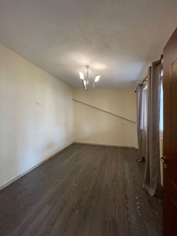 Penthouse for rent with a view of the Tirana lake at the dry lake