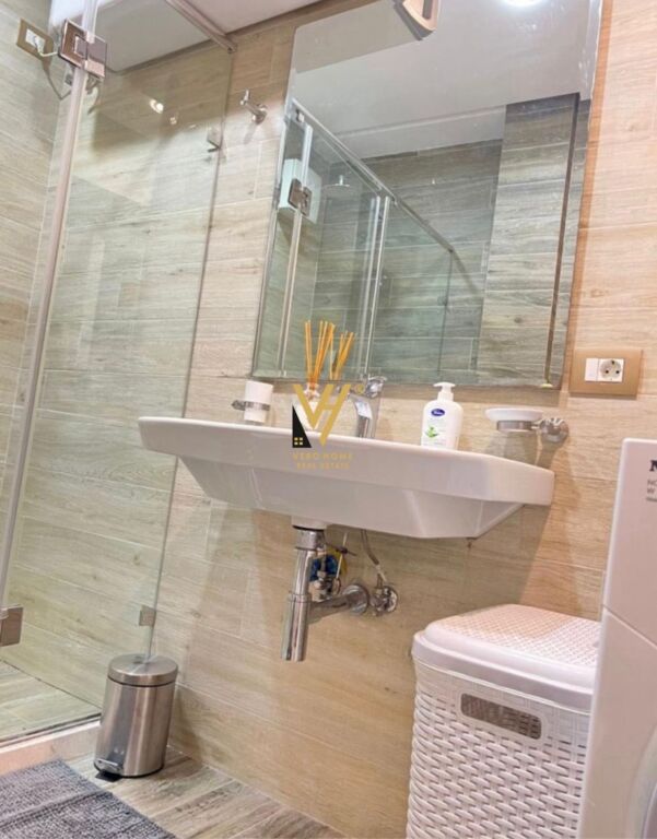 JEPET APARTAMENT 2+1 ME QIRA NE QENDER,RR.BARDHOK BIBA 1.000 EURO