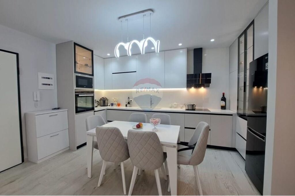 Apartament Luksoz për Shitje – Lungomare, Vlorë