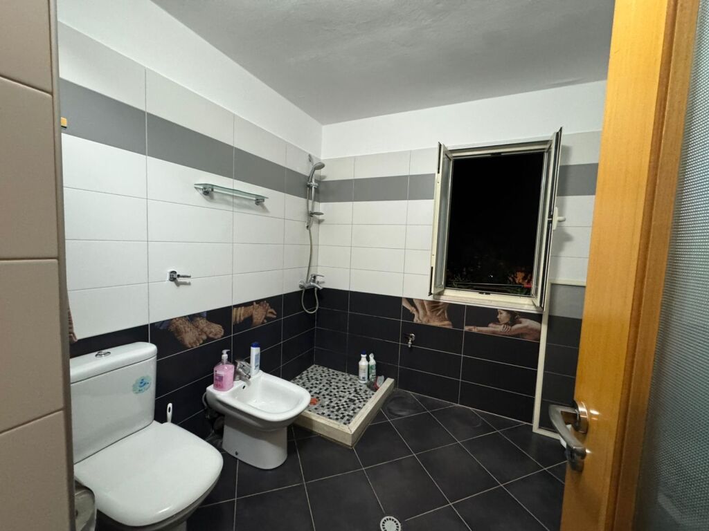 Apartament 2+1, Rruga e Durresit!