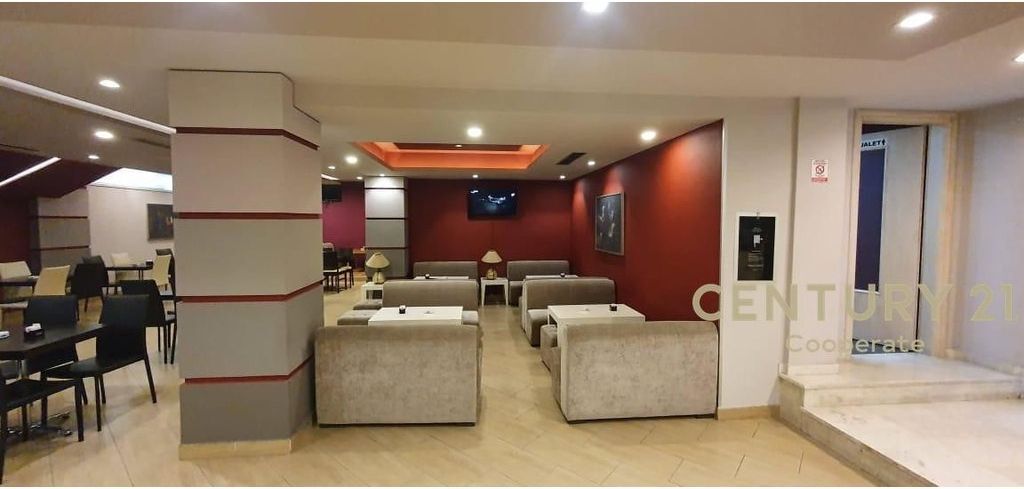 VENDIAMO SPAZIO COMMERCIALE - BAR/LOCALE NEL CENTRO DI DURAZZO, NEL CENTRO BUSINESS "RADESSA"