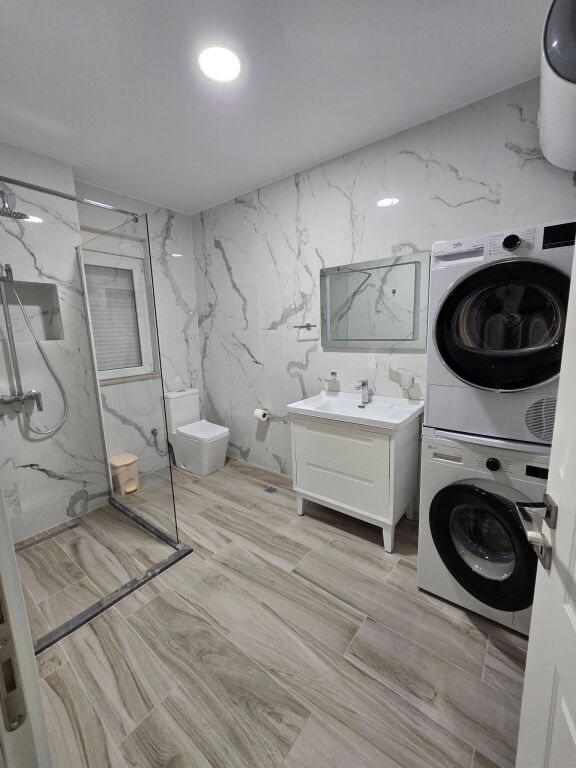 Jepet me Qera Apartament i Ri Vile   Kati i pare