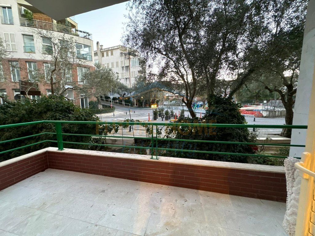 In vendita, Appartamento 1+1+Veranda, Residenza Kodra e Diellit 1, Tirana.