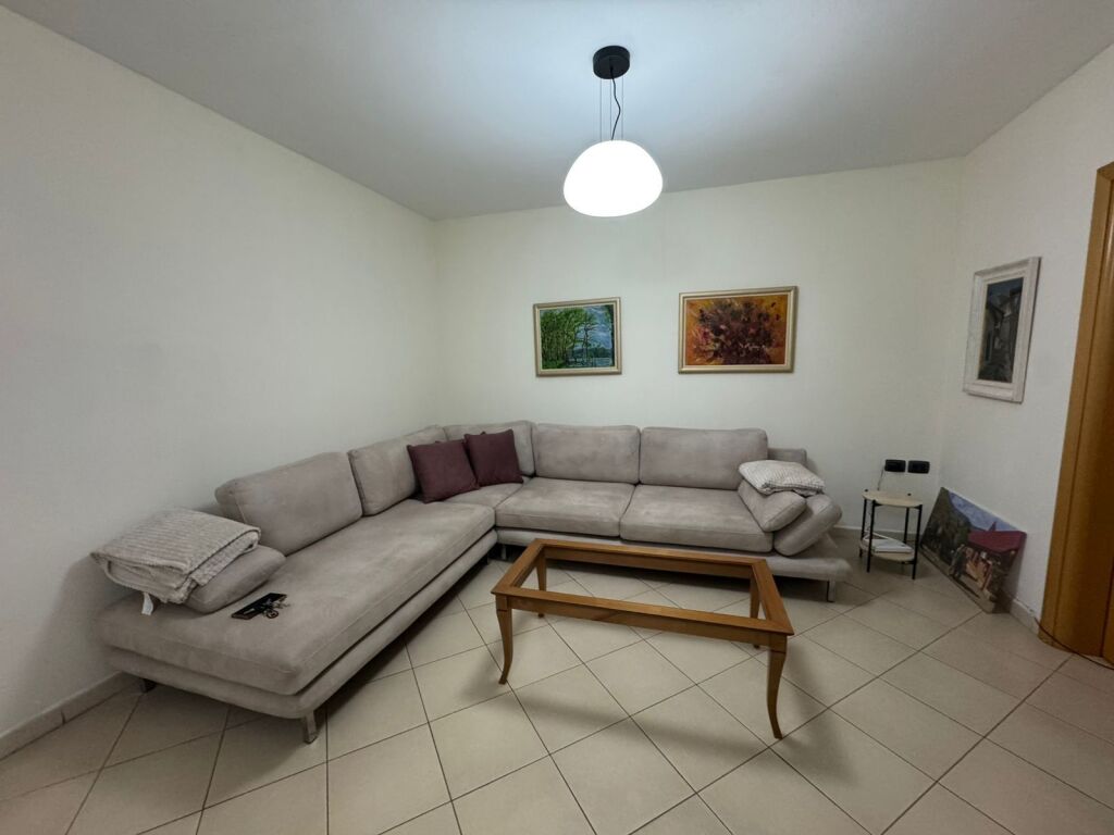 Apartament 2+1, Rruga e Durresit!