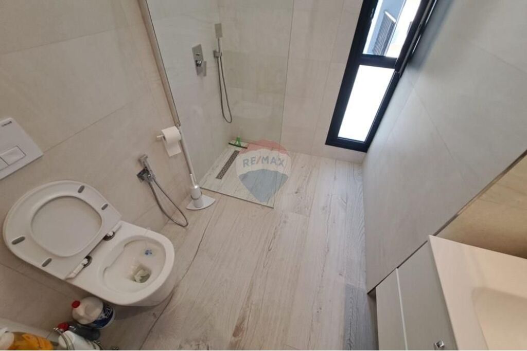 Apartament Luksoz për Shitje – Lungomare, Vlorë
