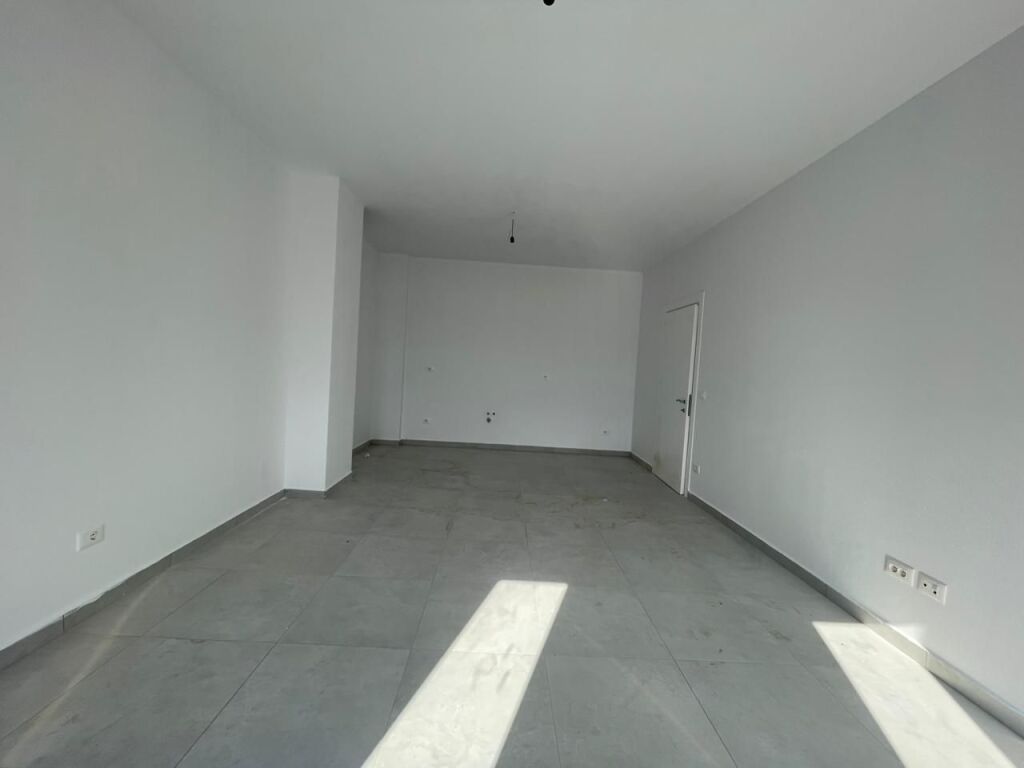 Appartamento 1+1 in vendita a Kamez.