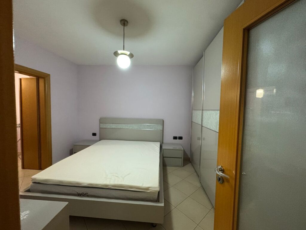 Apartament 2+1, Rruga e Durresit!