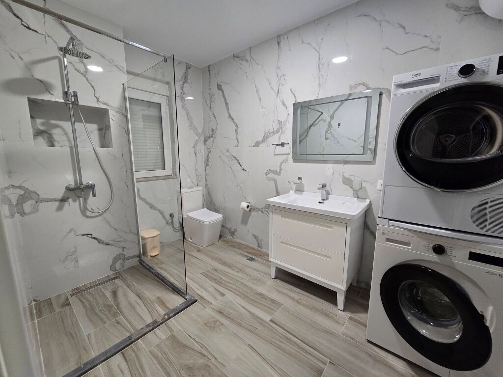 Jepet me Qera Apartament i Ri Vile   Kati i pare