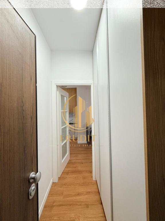 Apartment for rent in the Komuna e Parisit area.