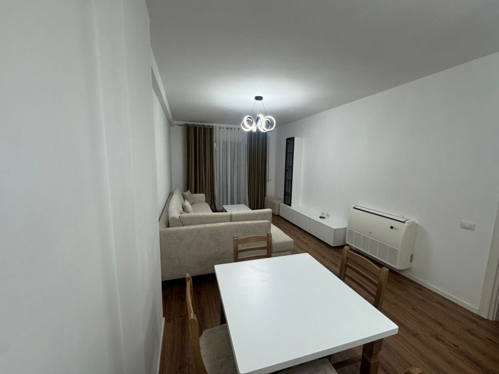 🏠 Affittasi appartamento 1+1 – Complesso E88, Laprakë (presso Carburante Kupola)💶 Prezzo: 650€