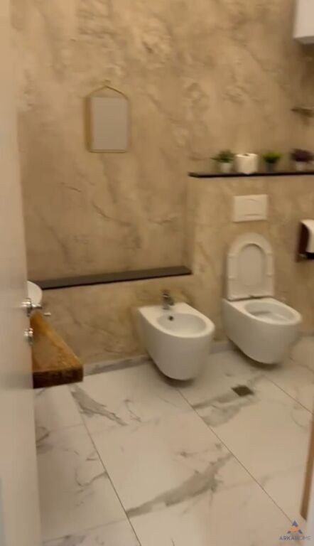 LOCALE COMMERCIALE IN AFFITTO 86M2 "PIAZZA WILLSON" 1400 EURO