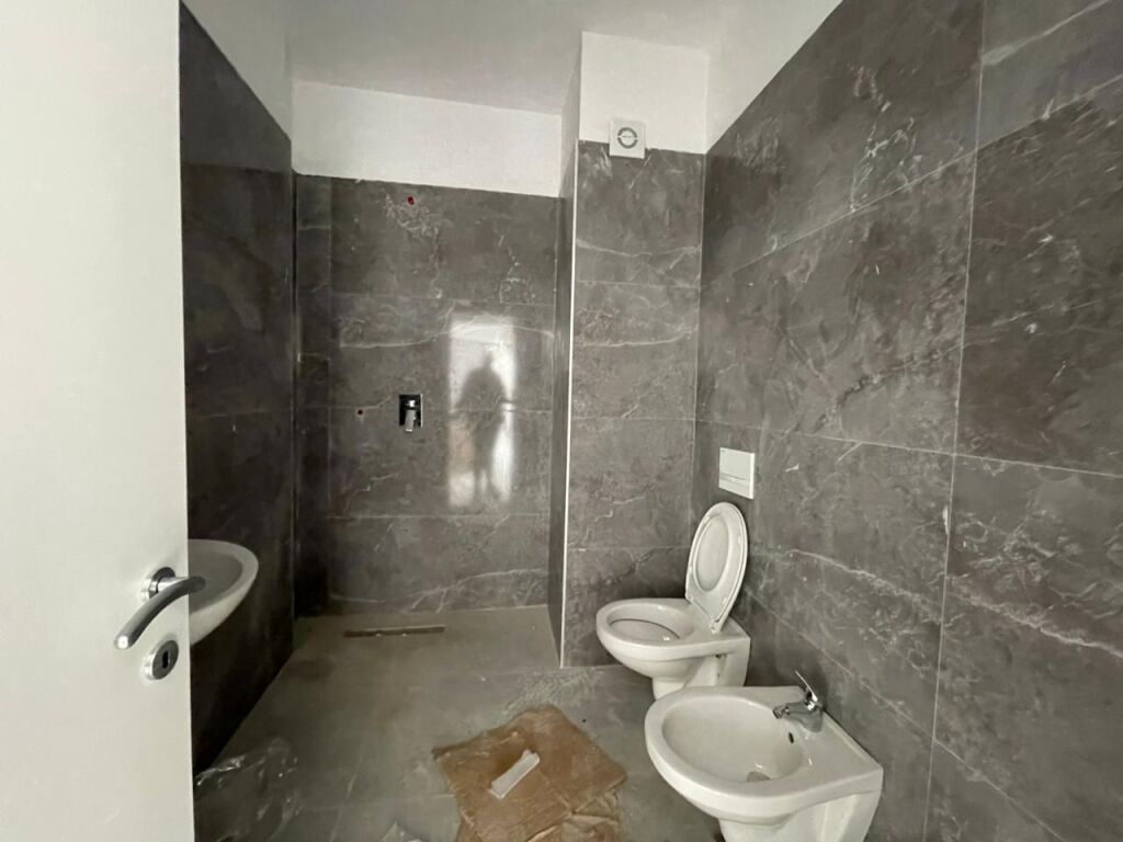 Appartamento 1+1 in vendita a Kamez.