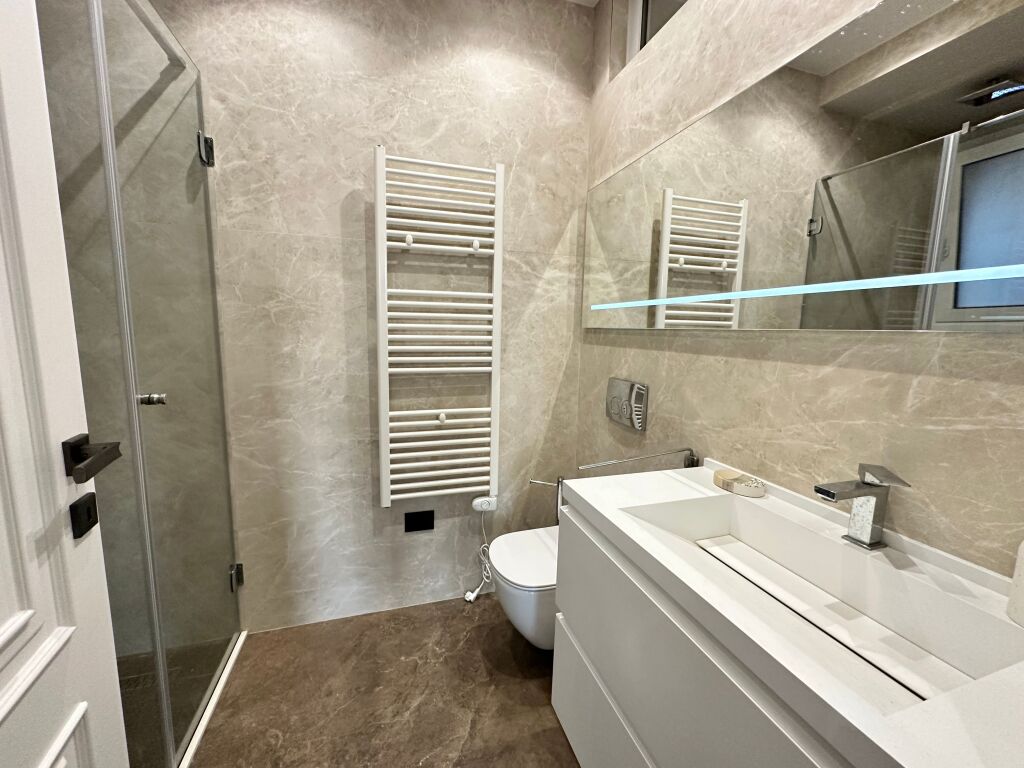 Appartamento con vista mare completa in affitto a lungo termine a Vlora