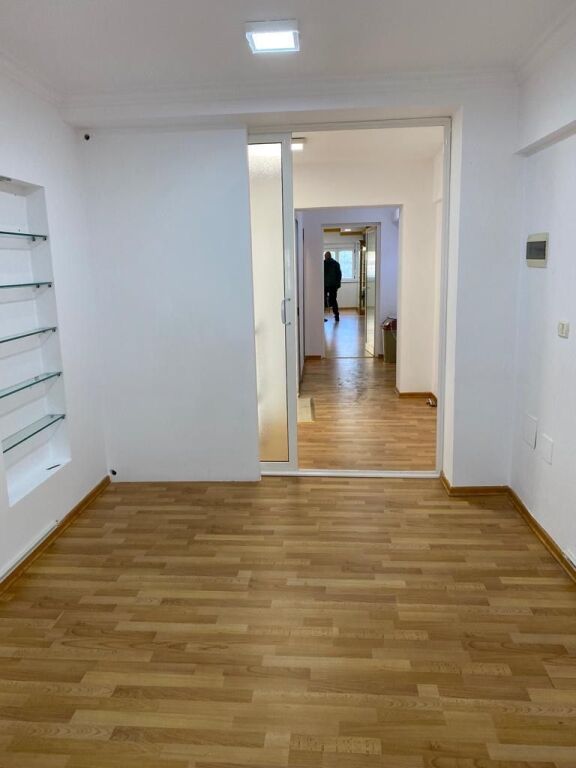 Business Premises, Center!