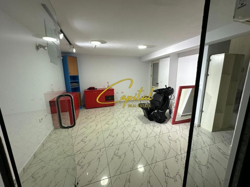 SHOP FOR RENT 50 M2 SELVIA 55,000 LEKE